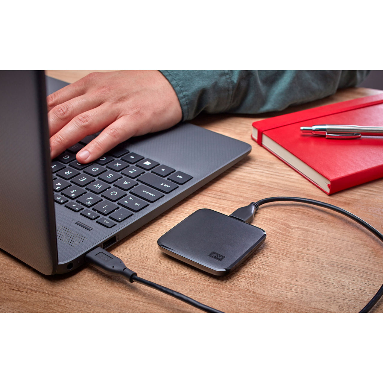 WD Elements SE 1TB USB 3.0 External Solid State Drive (WDBAYN0010BBK-WESN)